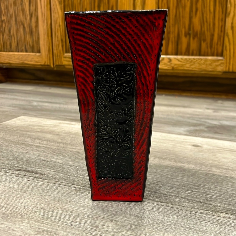 Signed & numbered Minter ceramic vase, EUC